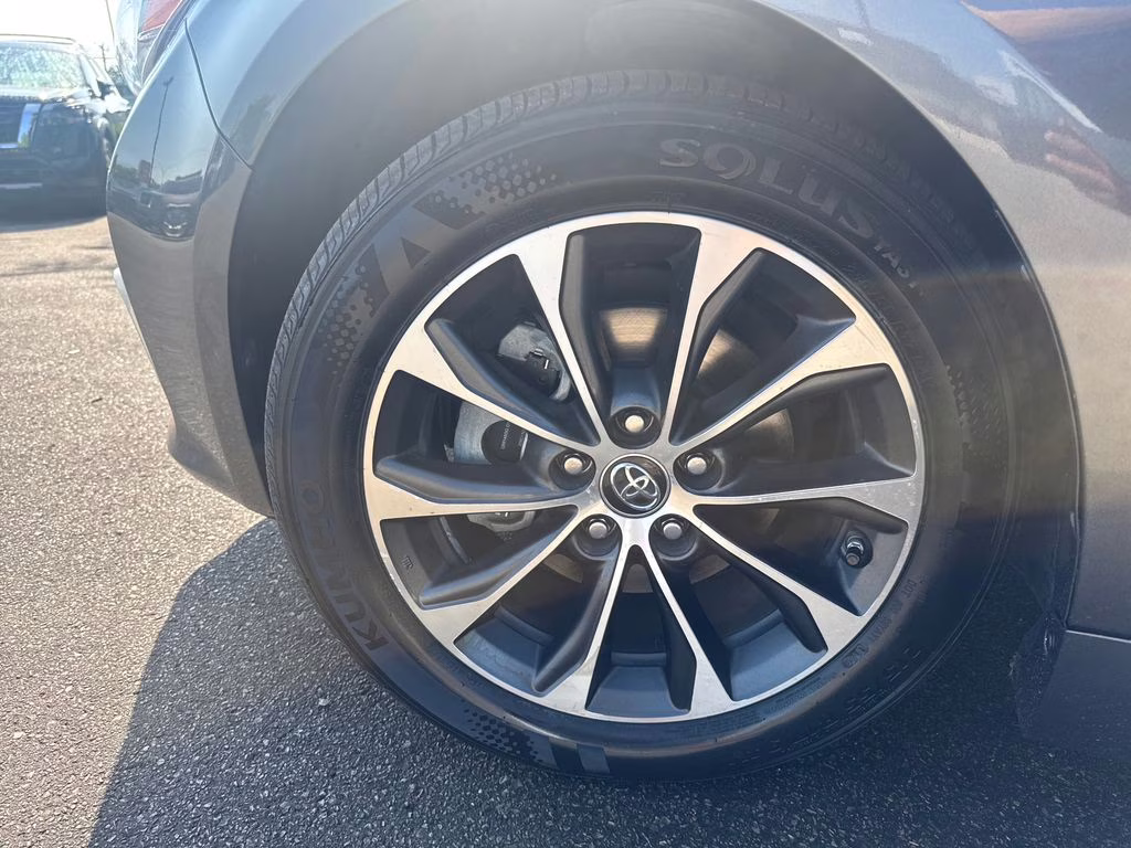 2017 Magnetic Gray Metallic Toyota Avalon XLE Premium FWD Sedan