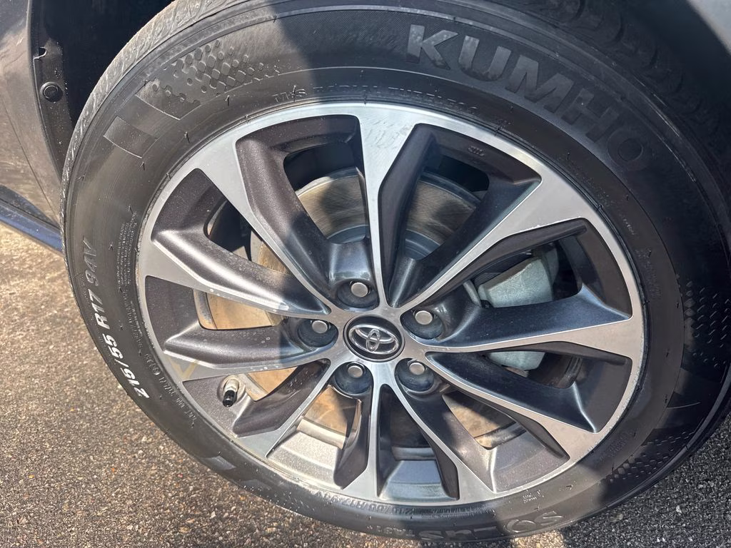 2017 Magnetic Gray Metallic Toyota Avalon XLE Premium FWD Sedan