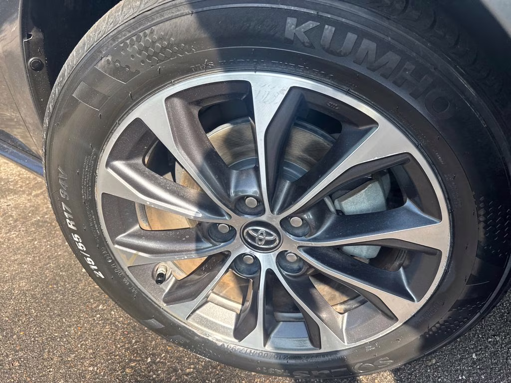 2017 Magnetic Gray Metallic Toyota Avalon XLE Premium FWD Sedan