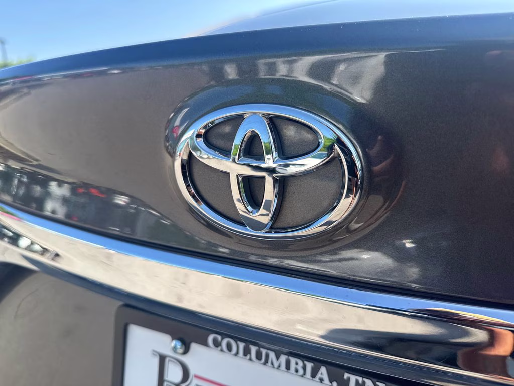 2017 Magnetic Gray Metallic Toyota Avalon XLE Premium FWD Sedan