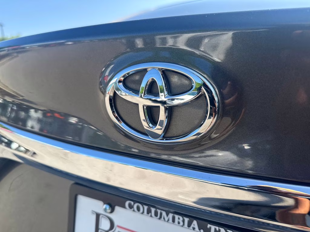 2017 Magnetic Gray Metallic Toyota Avalon XLE Premium FWD Sedan