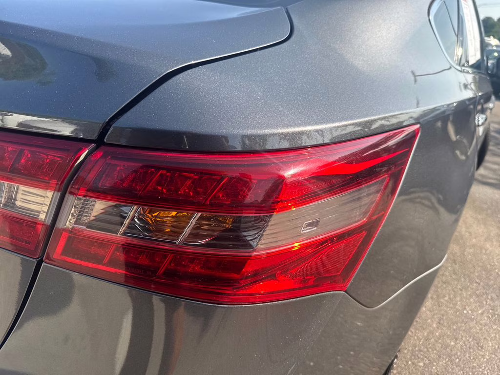 2017 Magnetic Gray Metallic Toyota Avalon XLE Premium FWD Sedan