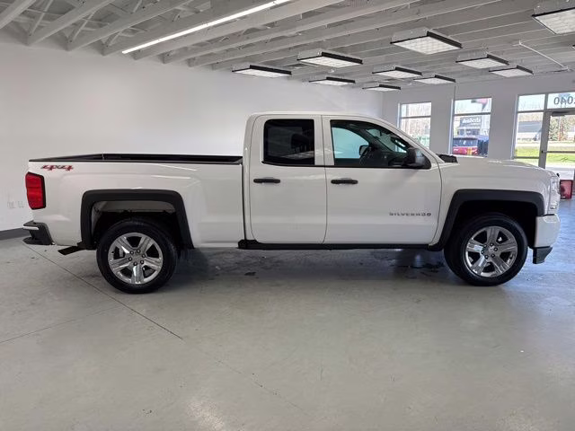 2016 Summit White Chevrolet Silverado 1500 Custom 4X4 Truck