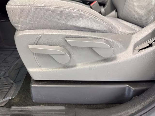 2016 Summit White Chevrolet Silverado 1500 Custom 4X4 Truck