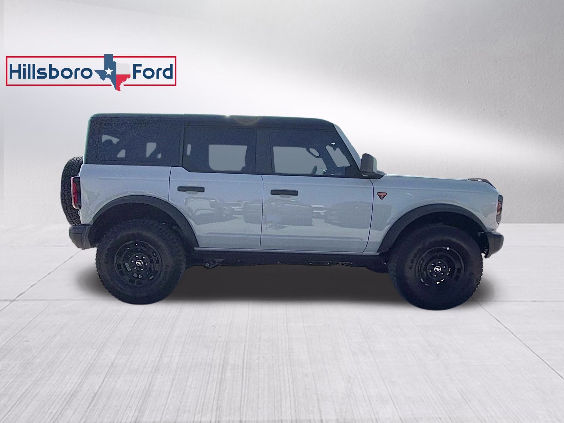 2026 Avalanche Gray Ford Bronco Badlands 4X4 SUV