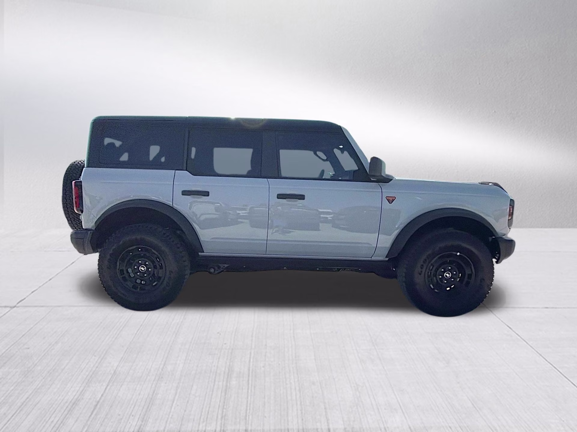 2026 Avalanche Gray Ford Bronco Badlands 4X4 SUV