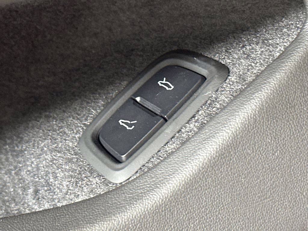 2024 Arctic White Chevrolet Corvette Stingray RWD Convertible