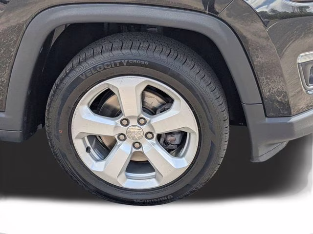 2018 Diamond Black Crystal Pearlcoat Jeep Compass Latitude FWD SUV