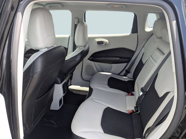 2018 Diamond Black Crystal Pearlcoat Jeep Compass Latitude FWD SUV