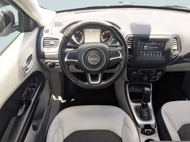2018 Diamond Black Crystal Pearlcoat Jeep Compass Latitude FWD SUV