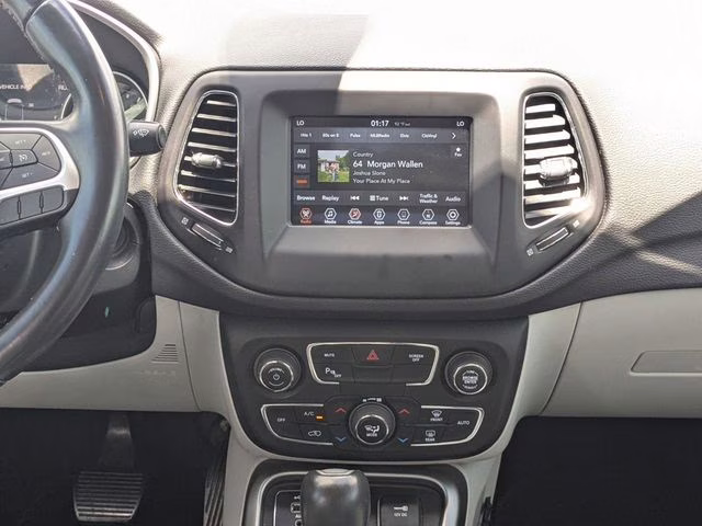 2018 Diamond Black Crystal Pearlcoat Jeep Compass Latitude FWD SUV