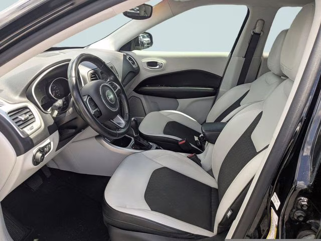 2018 Diamond Black Crystal Pearlcoat Jeep Compass Latitude FWD SUV