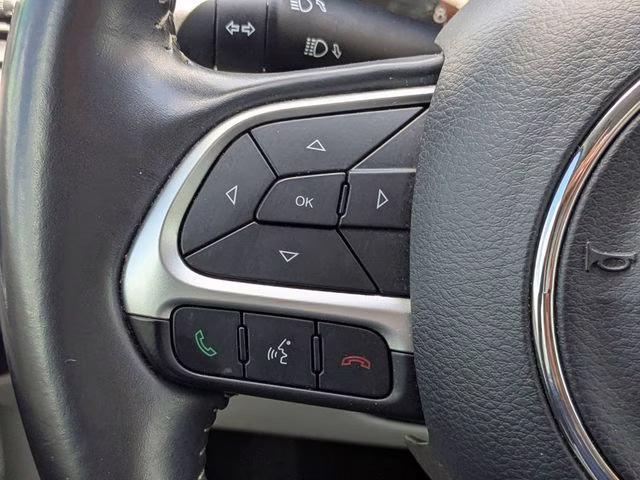 2018 Diamond Black Crystal Pearlcoat Jeep Compass Latitude FWD SUV