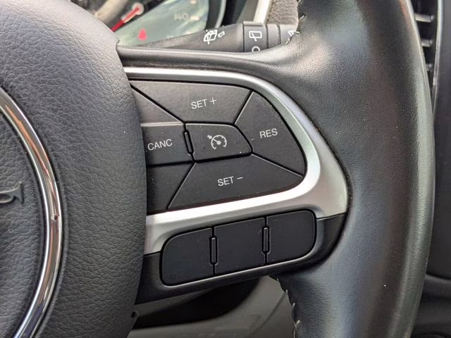 2018 Diamond Black Crystal Pearlcoat Jeep Compass Latitude FWD SUV