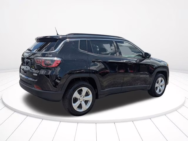 2018 Diamond Black Crystal Pearlcoat Jeep Compass Latitude FWD SUV