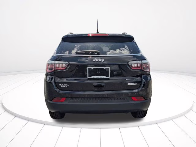 2018 Diamond Black Crystal Pearlcoat Jeep Compass Latitude FWD SUV