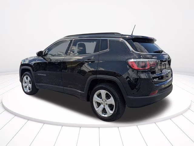 2018 Diamond Black Crystal Pearlcoat Jeep Compass Latitude FWD SUV