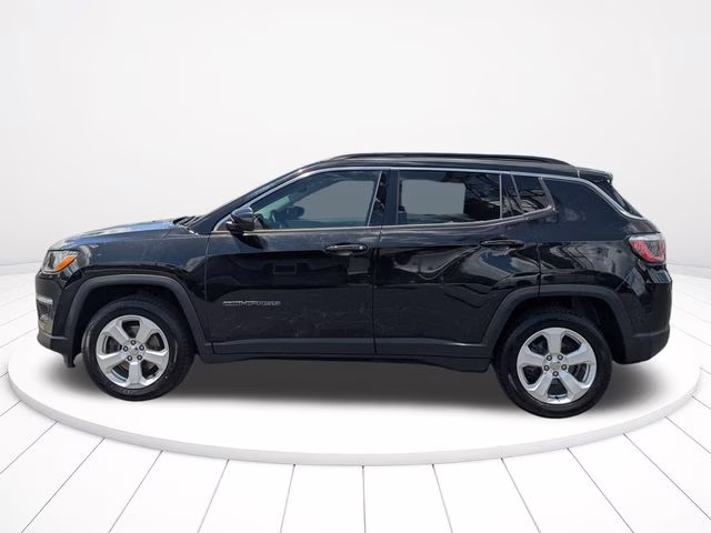 2018 Diamond Black Crystal Pearlcoat Jeep Compass Latitude FWD SUV