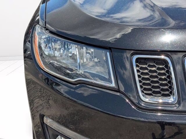 2018 Diamond Black Crystal Pearlcoat Jeep Compass Latitude FWD SUV