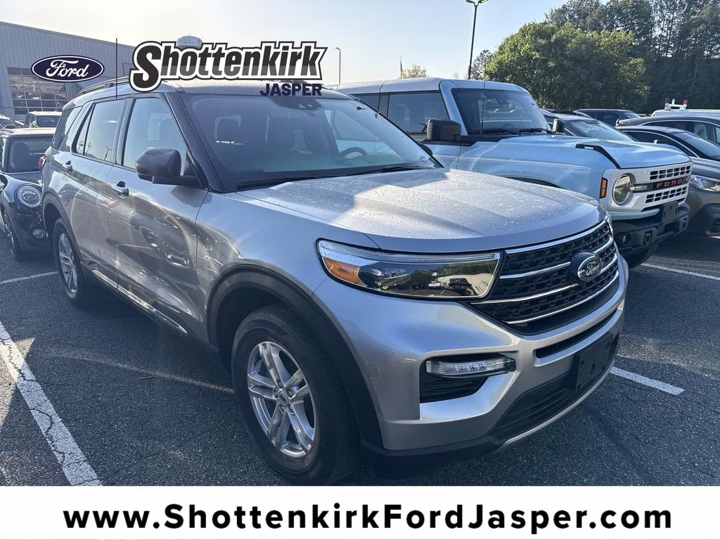2023 Silver Metallic Ford Explorer XLT 4X4 SUV