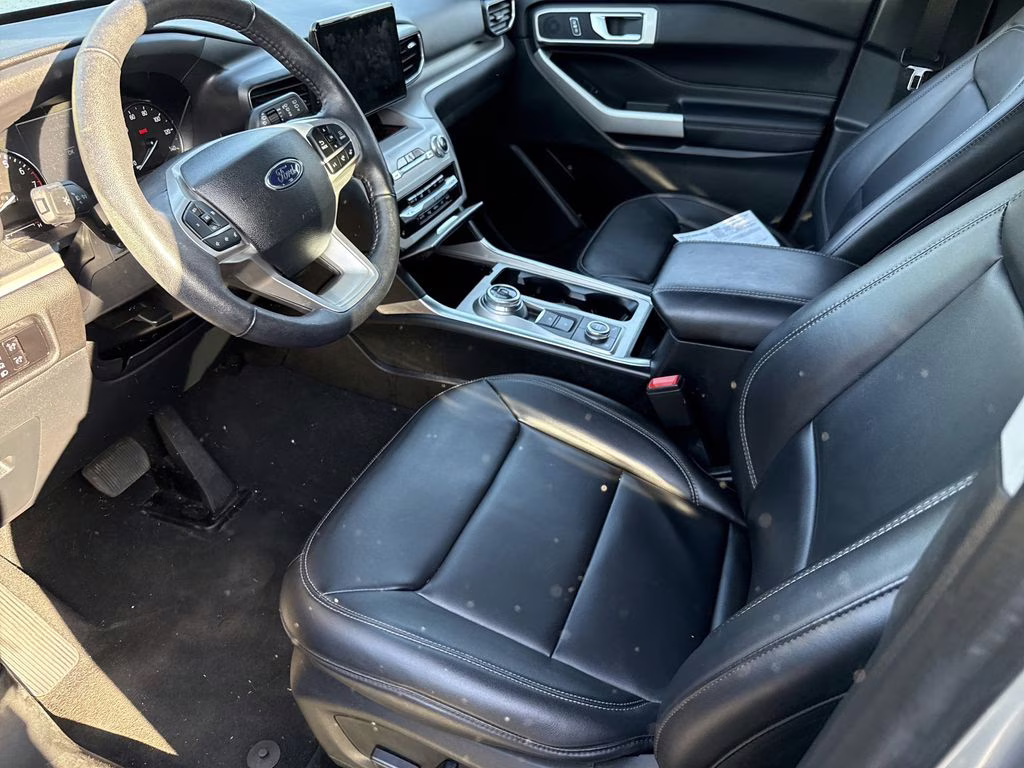 2023 Silver Metallic Ford Explorer XLT 4X4 SUV