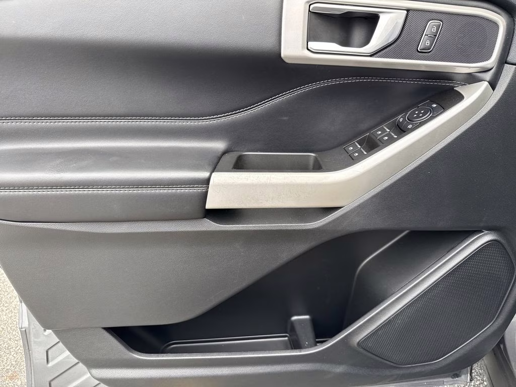 2022 Gray Metallic Ford Explorer XLT 4X4 SUV