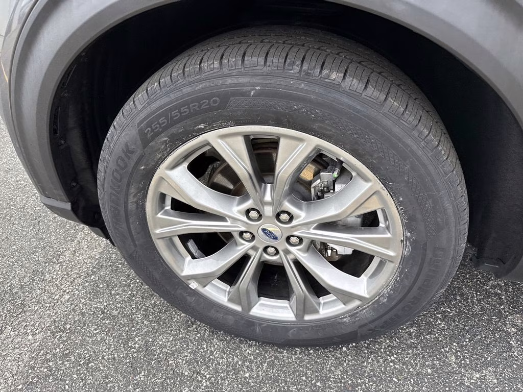 2022 Gray Metallic Ford Explorer XLT 4X4 SUV