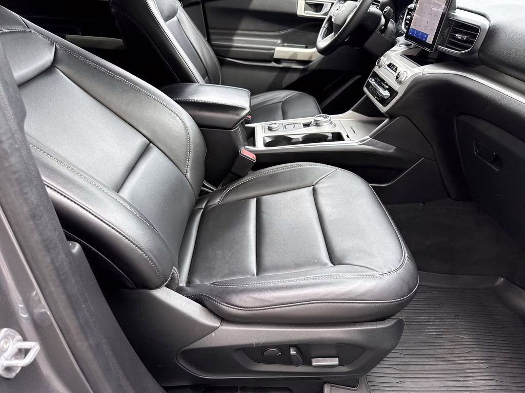 2022 Gray Metallic Ford Explorer XLT 4X4 SUV