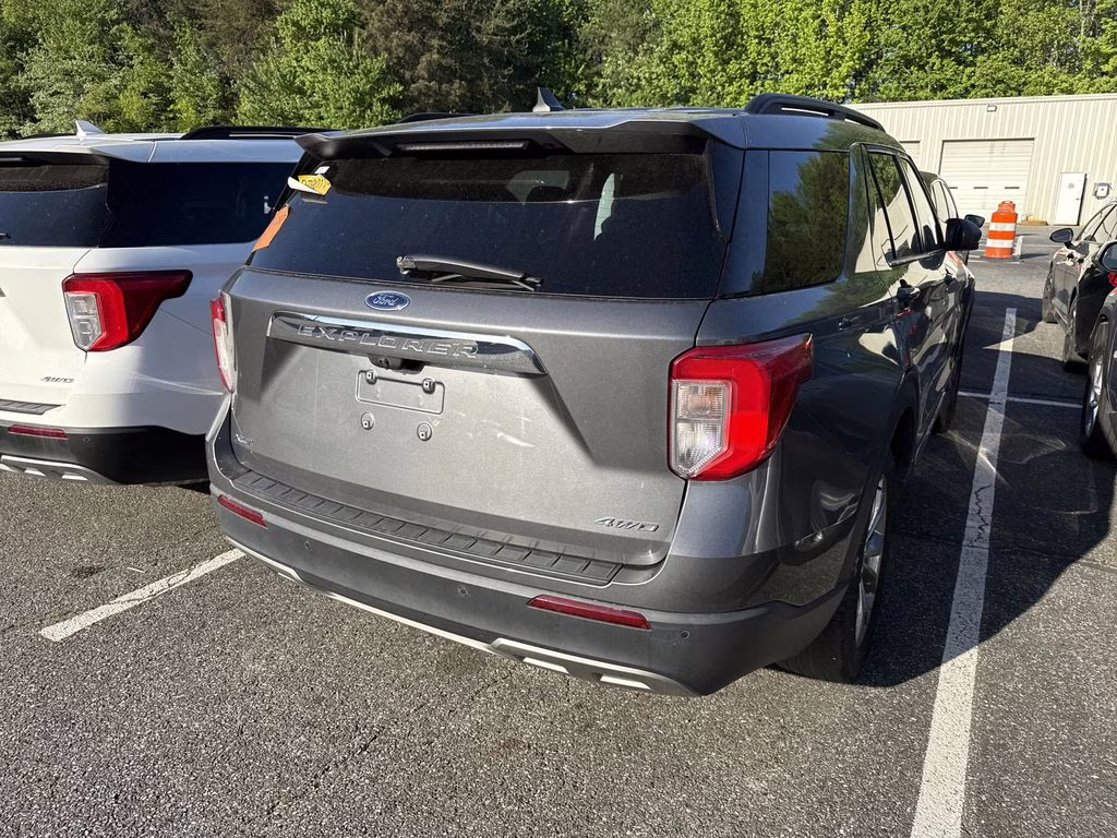 2022 Gray Metallic Ford Explorer XLT 4X4 SUV