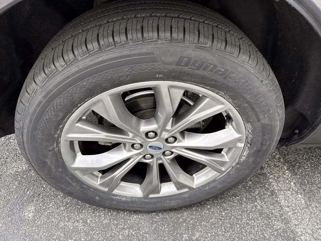 2022 Gray Metallic Ford Explorer XLT 4X4 SUV