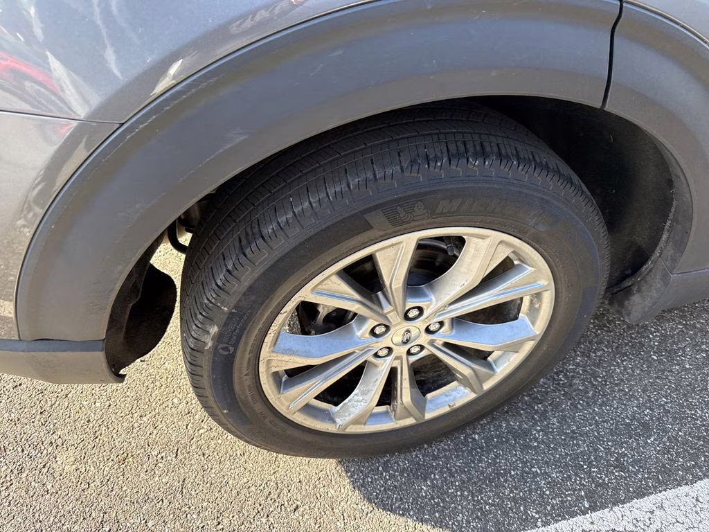 2022 Gray Metallic Ford Explorer XLT 4X4 SUV