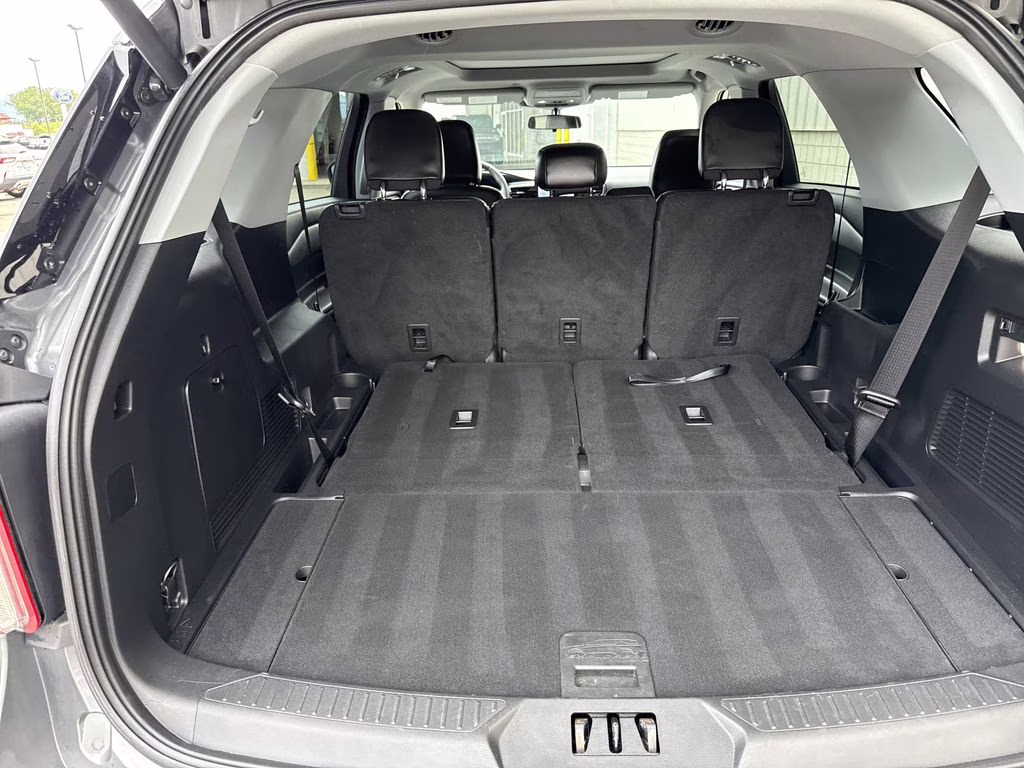 2022 Gray Metallic Ford Explorer XLT 4X4 SUV