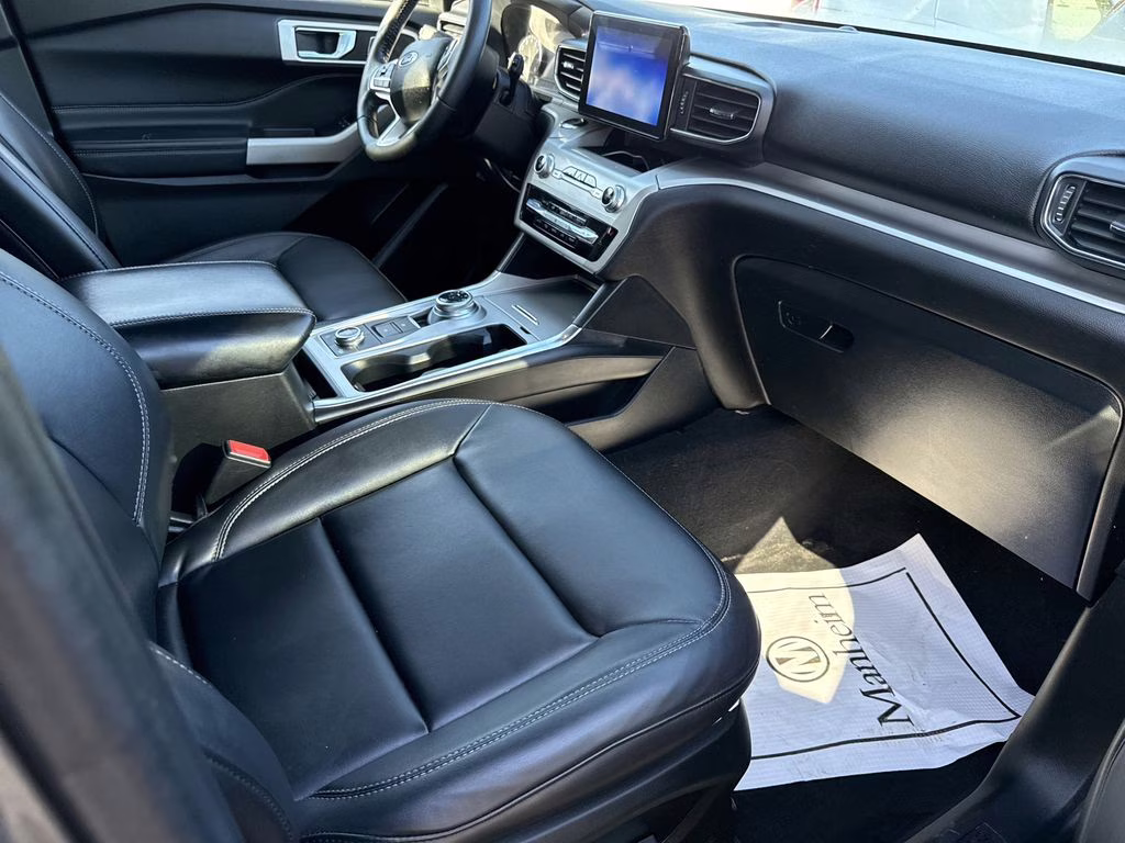 2022 Gray Metallic Ford Explorer XLT 4X4 SUV