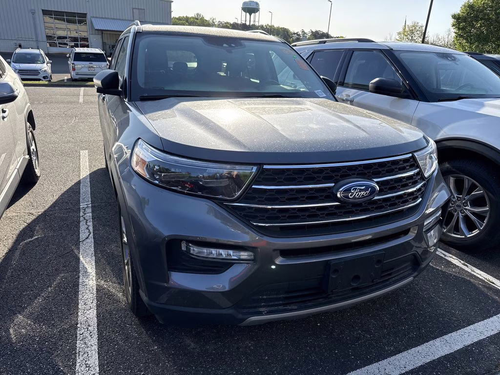 2022 Gray Metallic Ford Explorer XLT 4X4 SUV