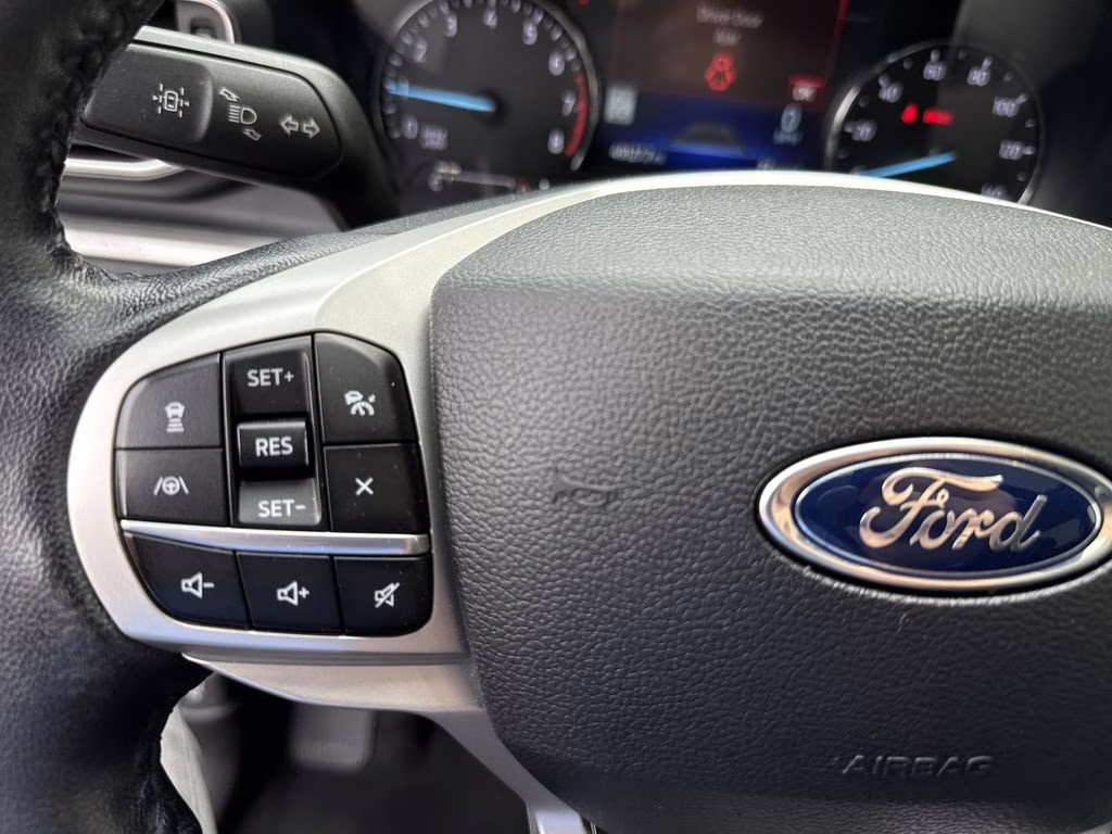 2022 Gray Metallic Ford Explorer XLT 4X4 SUV