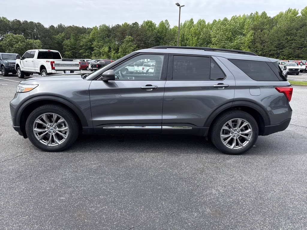 2022 Gray Metallic Ford Explorer XLT 4X4 SUV