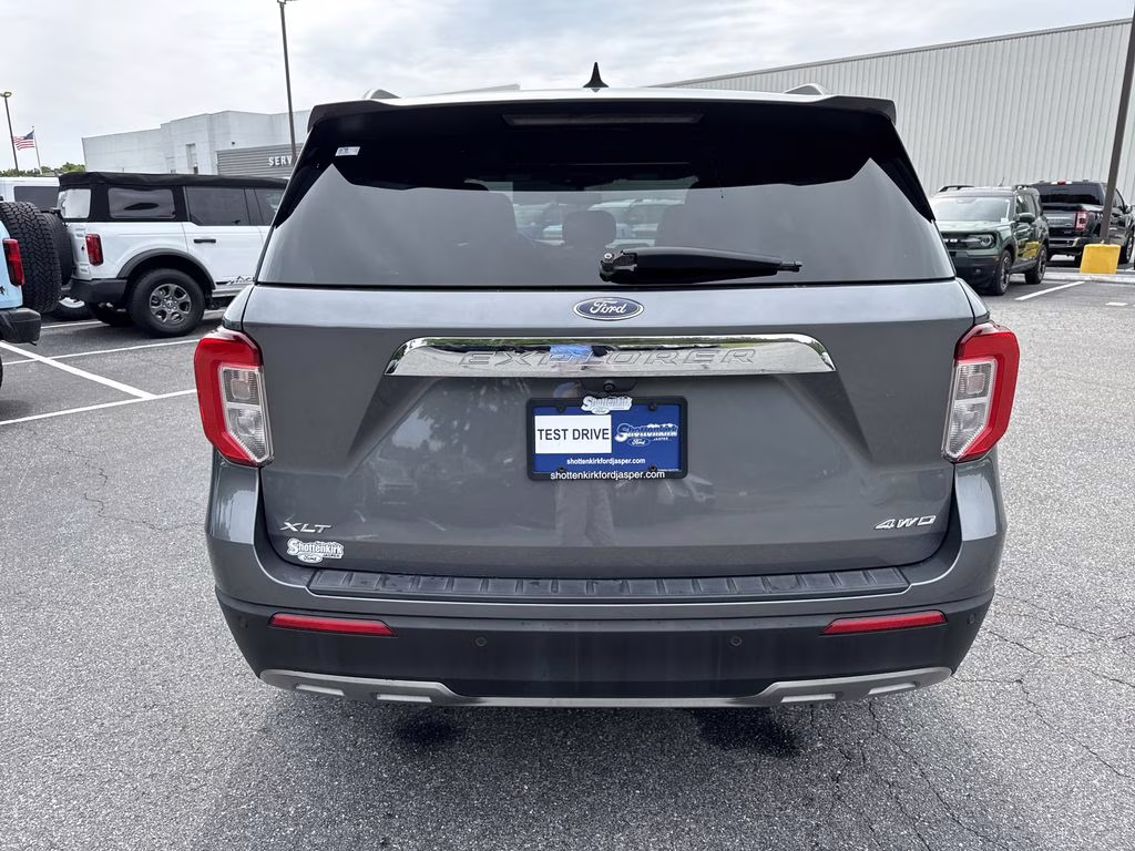 2022 Gray Metallic Ford Explorer XLT 4X4 SUV
