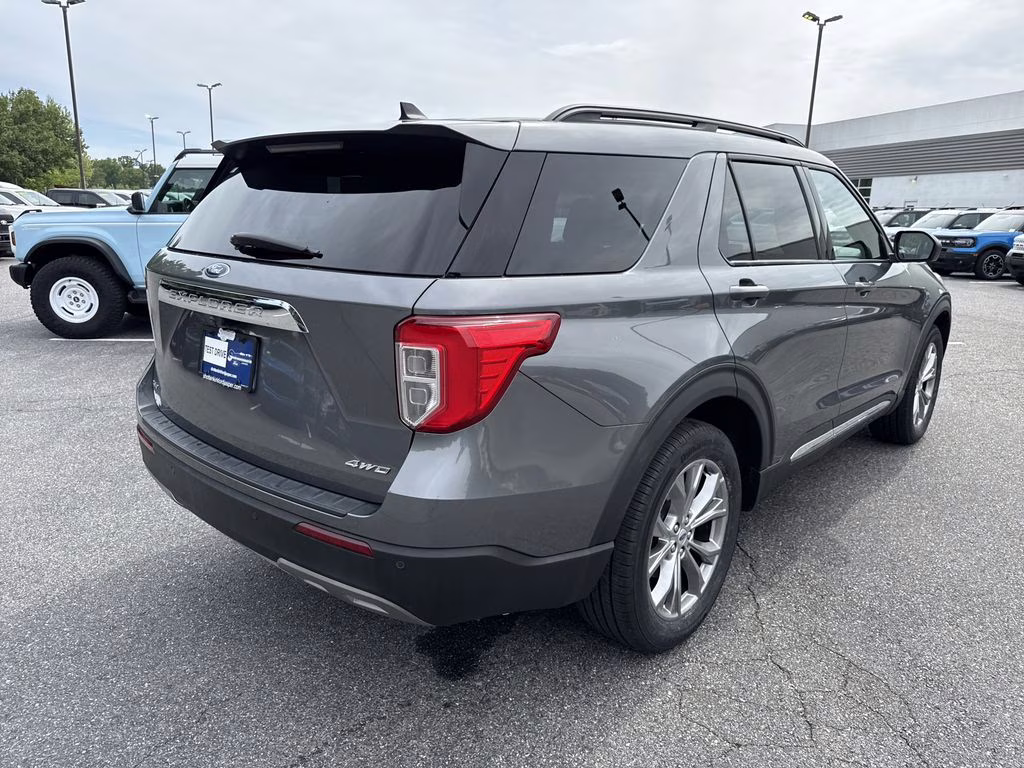 2022 Gray Metallic Ford Explorer XLT 4X4 SUV