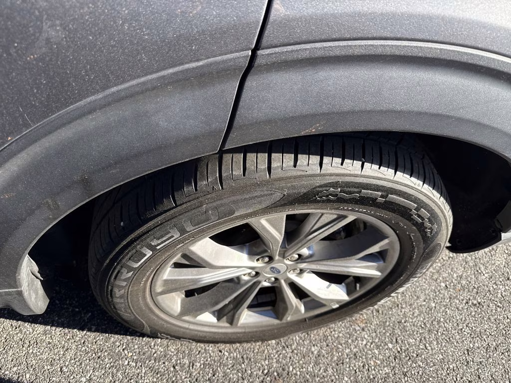 2022 Gray Metallic Ford Explorer XLT 4X4 SUV