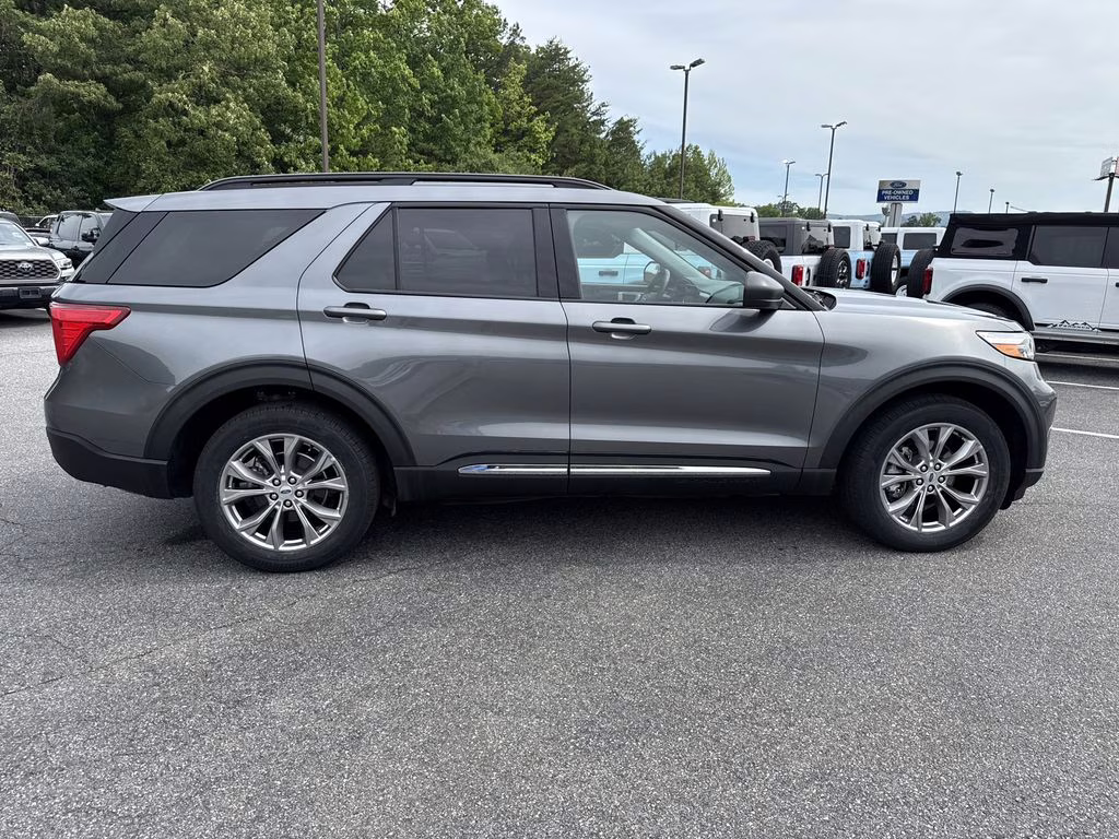 2022 Gray Metallic Ford Explorer XLT 4X4 SUV