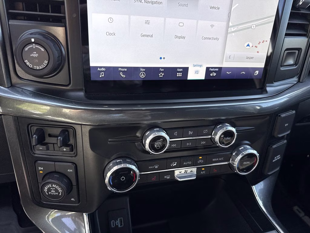 2023 Oxford White Ford F-150 XLT 4X4 Truck