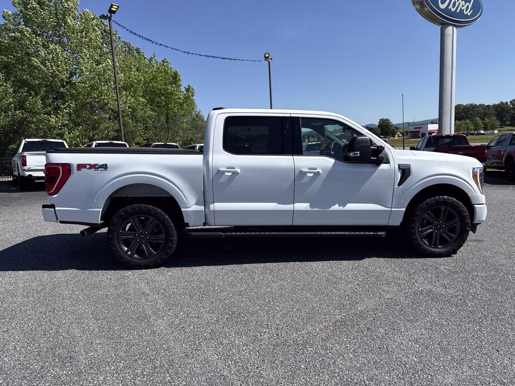 2023 Oxford White Ford F-150 XLT 4X4 Truck