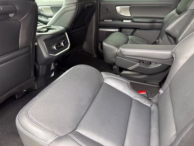 2026 White Ford Expedition Platinum 4X4 SUV