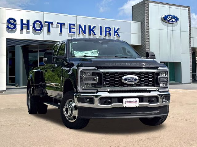 2026 Black Ford Super Duty F-350 DRW Lariat 4X4 Truck
