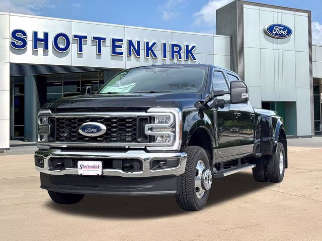 2026 Black Ford Super Duty F-350 DRW Lariat 4X4 Truck