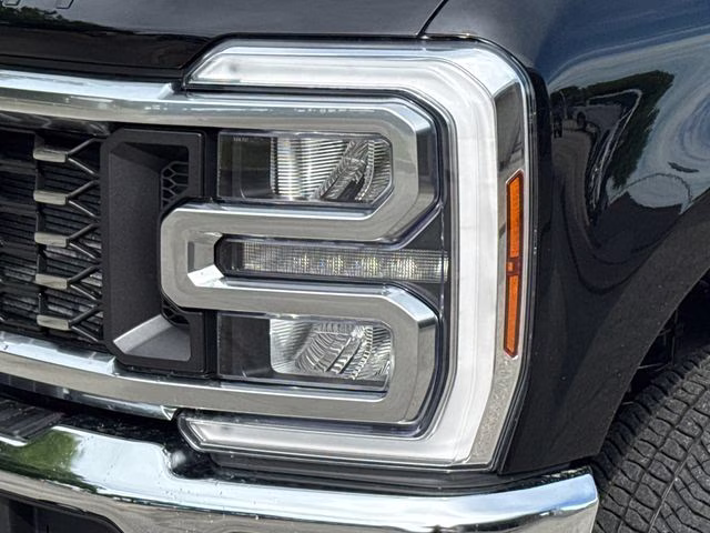 2026 Black Ford Super Duty F-350 DRW Lariat 4X4 Truck