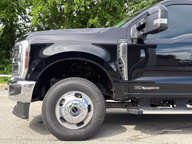 2026 Black Ford Super Duty F-350 DRW Lariat 4X4 Truck