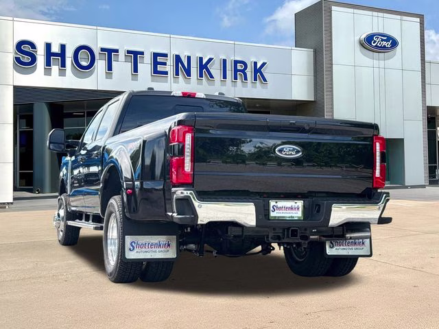 2026 Black Ford Super Duty F-350 DRW Lariat 4X4 Truck