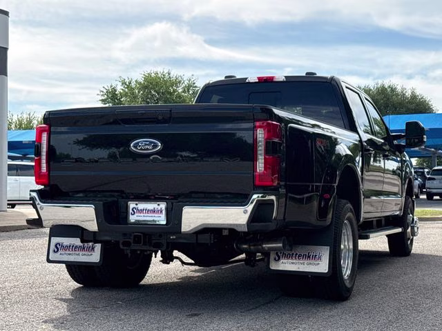 2026 Black Ford Super Duty F-350 DRW Lariat 4X4 Truck