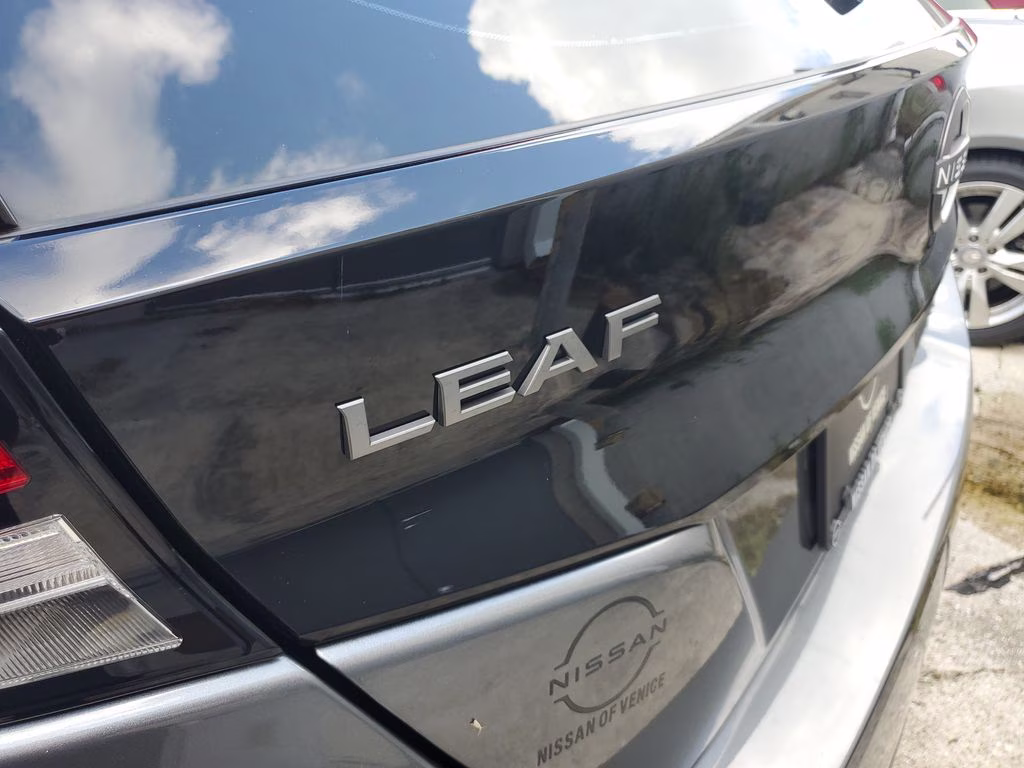 2025 Gun Metallic Nissan LEAF SV Plus FWD Hatchback